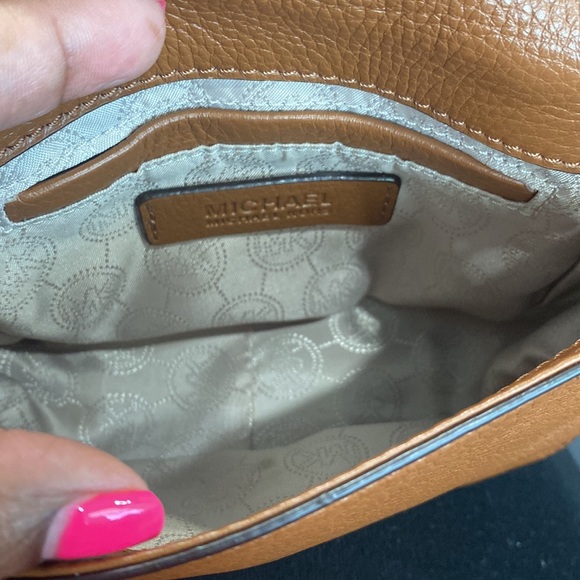 Michael Kors tan crossbody - Picture 10 of 13